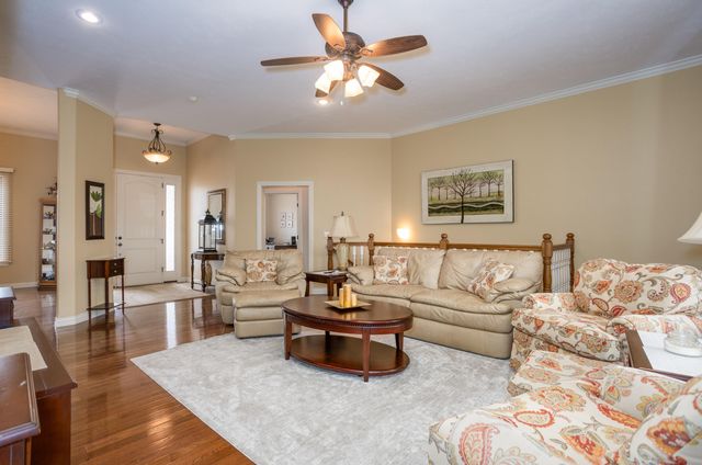 2818 E Cherrybark Street, Springfield, MO 65804