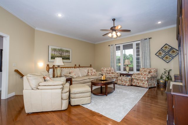 2818 E Cherrybark Street, Springfield, MO 65804