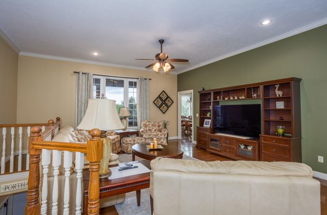 2818 E Cherrybark Street, Springfield, MO 65804