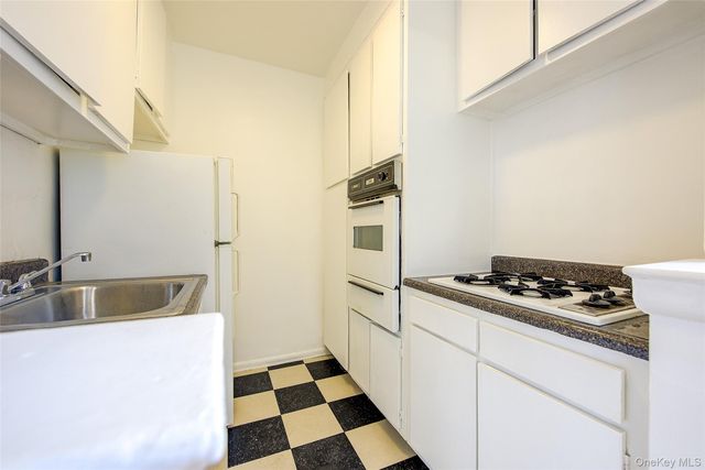 102-30 Queens Boulevard 2H, Forest Hills, NY 11375