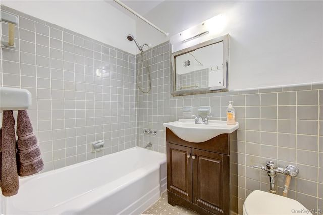 102-30 Queens Boulevard 2H, Forest Hills, NY 11375