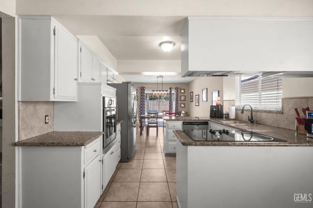 3417 Dell Court, Bakersfield, CA 93304