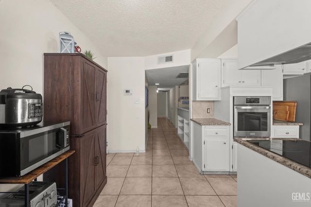 3417 Dell Court, Bakersfield, CA 93304