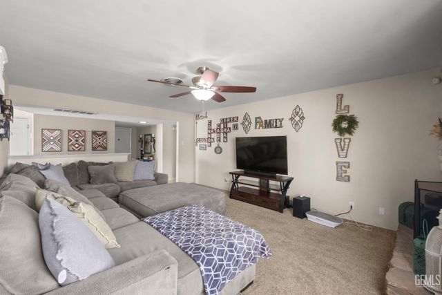 3417 Dell Court, Bakersfield, CA 93304