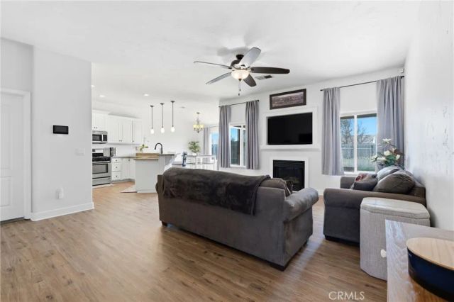 865 Avalon Drive, Lemoore, CA 93245