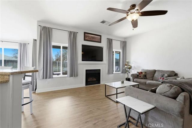 865 Avalon Drive, Lemoore, CA 93245