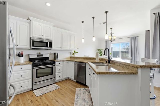 865 Avalon Drive, Lemoore, CA 93245