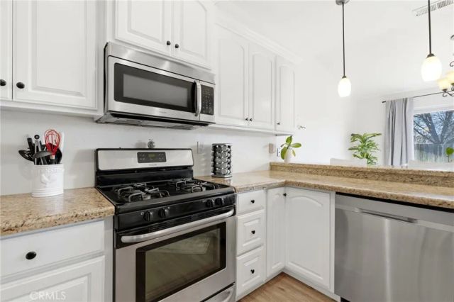 865 Avalon Drive, Lemoore, CA 93245