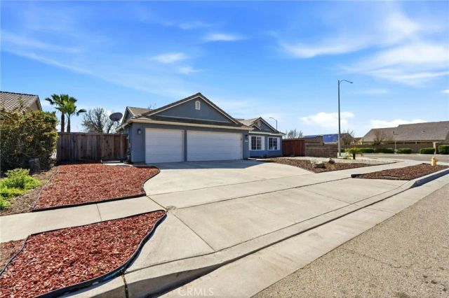 865 Avalon Drive, Lemoore, CA 93245