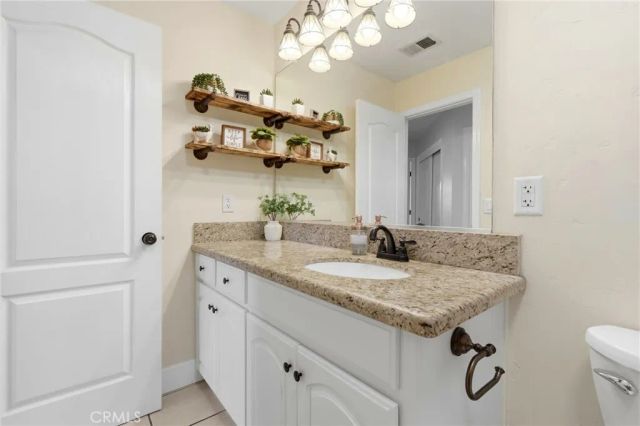 865 Avalon Drive, Lemoore, CA 93245