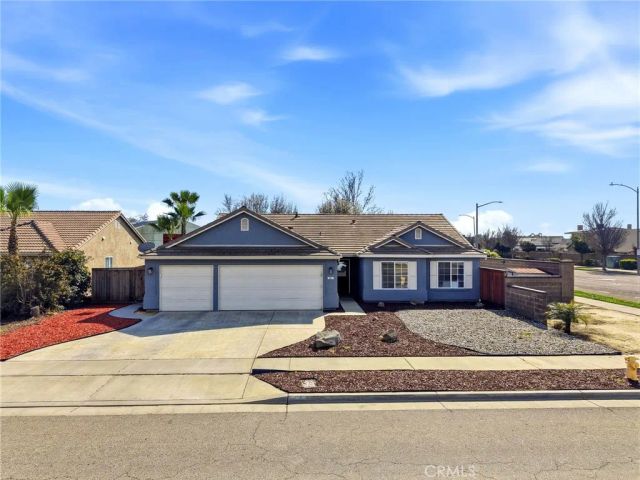 865 Avalon Drive, Lemoore, CA 93245