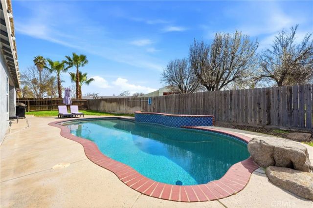 865 Avalon Drive, Lemoore, CA 93245