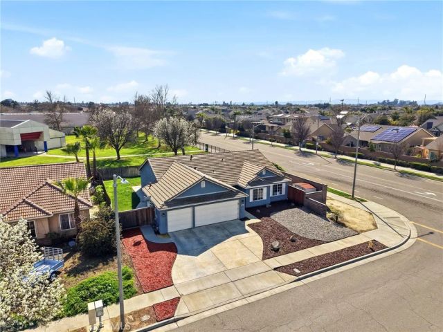 865 Avalon Drive, Lemoore, CA 93245