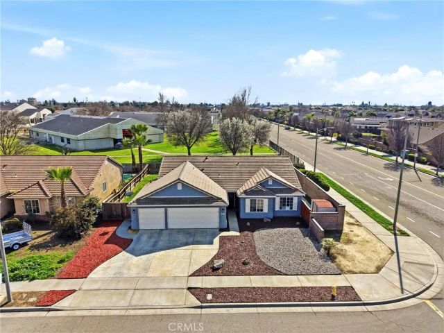 865 Avalon Drive, Lemoore, CA 93245
