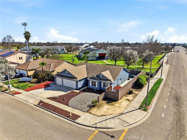 865 Avalon Drive, Lemoore, CA 93245