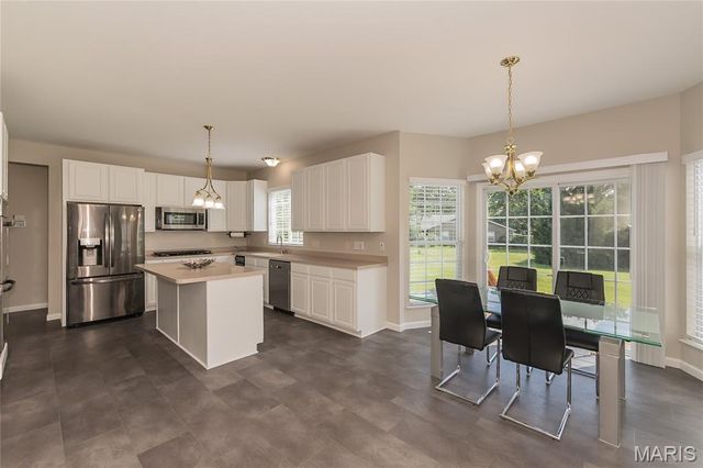 12 Chasselle Lane, Creve Coeur, MO 63141