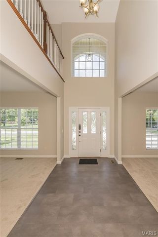 12 Chasselle Lane, Creve Coeur, MO 63141