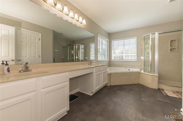 12 Chasselle Lane, Creve Coeur, MO 63141