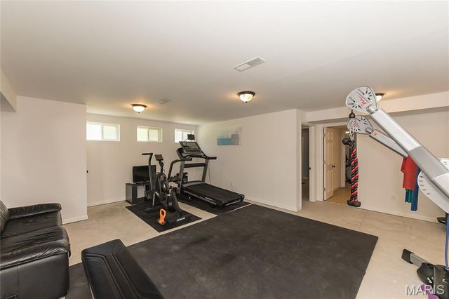 12 Chasselle Lane, Creve Coeur, MO 63141