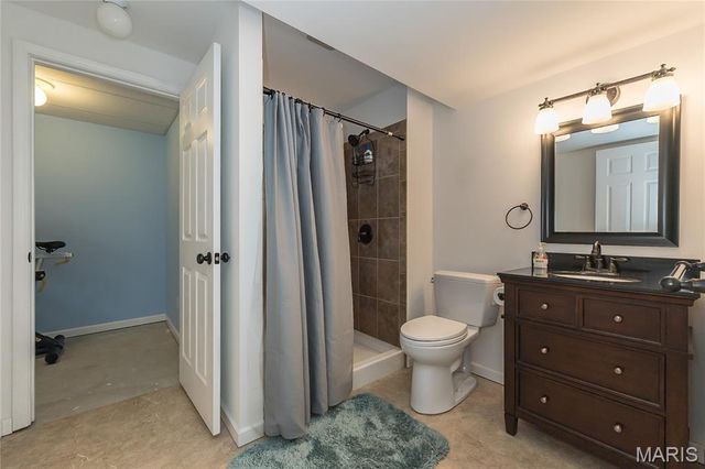 12 Chasselle Lane, Creve Coeur, MO 63141