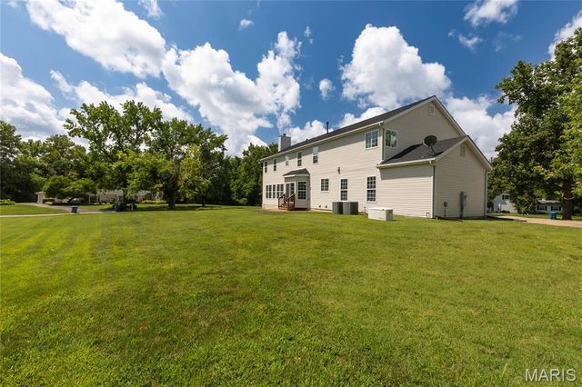 12 Chasselle Lane, Creve Coeur, MO 63141