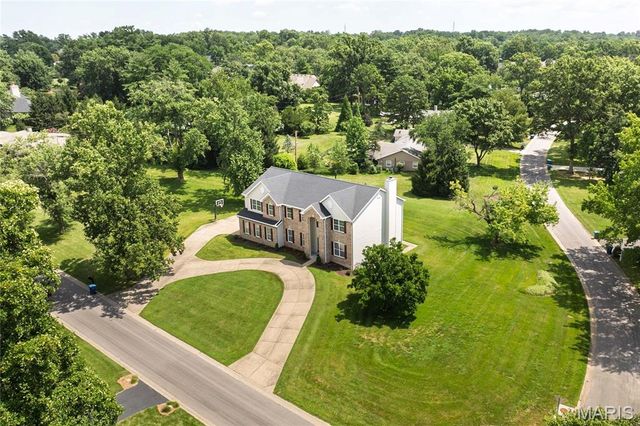 12 Chasselle Lane, Creve Coeur, MO 63141