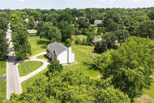 12 Chasselle Lane, Creve Coeur, MO 63141