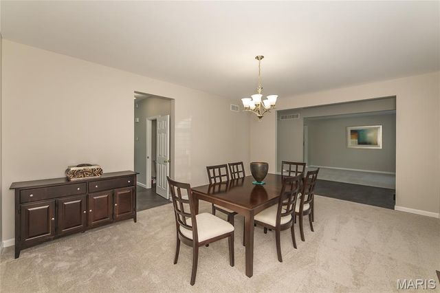 12 Chasselle Lane, Creve Coeur, MO 63141