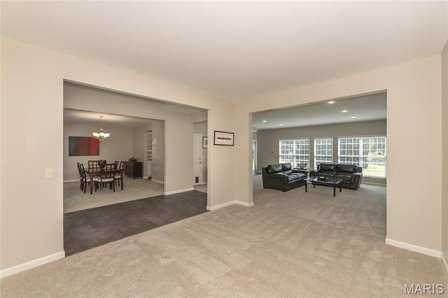 12 Chasselle Lane, Creve Coeur, MO 63141