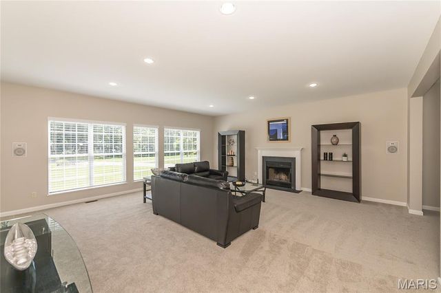 12 Chasselle Lane, Creve Coeur, MO 63141