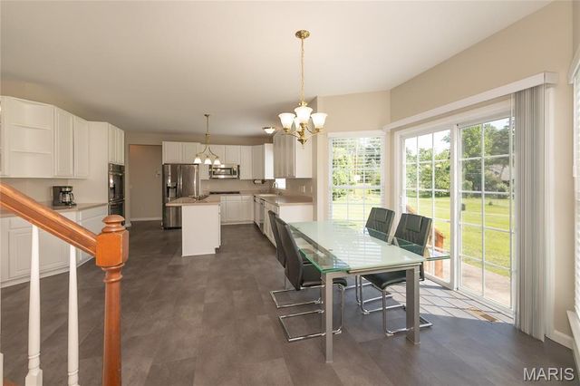 12 Chasselle Lane, Creve Coeur, MO 63141