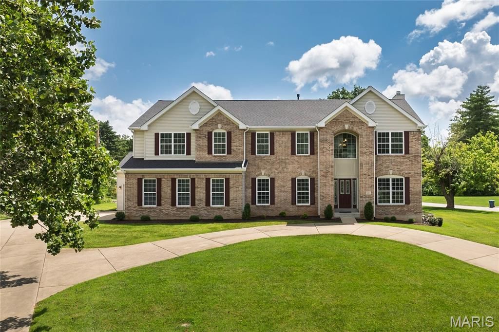 12 Chasselle Lane, Creve Coeur, MO 63141