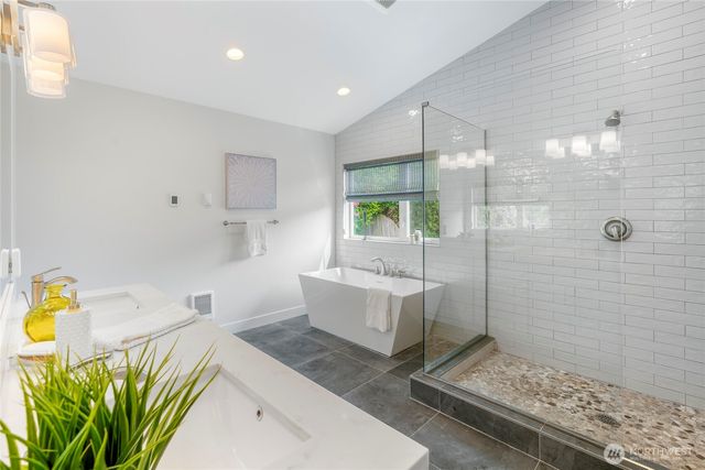 9226 25th Avenue NW, Seattle, WA 98117