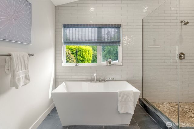 9226 25th Avenue NW, Seattle, WA 98117
