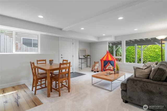 9226 25th Avenue NW, Seattle, WA 98117