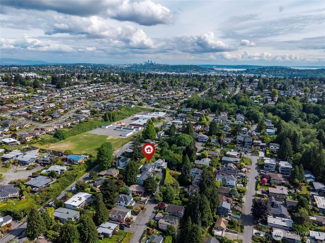9226 25th Avenue NW, Seattle, WA 98117