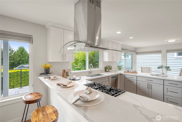 9226 25th Avenue NW, Seattle, WA 98117