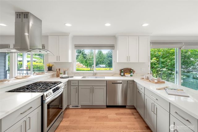 9226 25th Avenue NW, Seattle, WA 98117