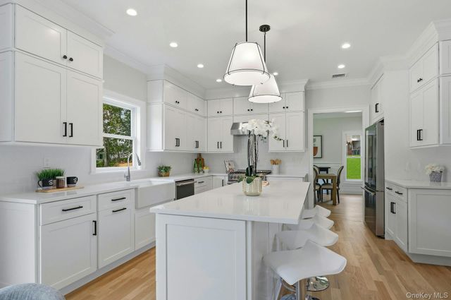 333 Concord Court, Dix Hills, NY 11746