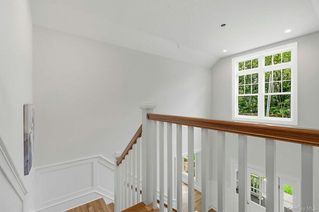 333 Concord Court, Dix Hills, NY 11746