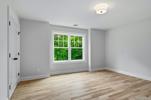 333 Concord Court, Dix Hills, NY 11746