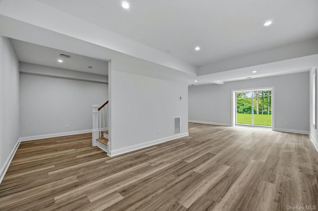 333 Concord Court, Dix Hills, NY 11746