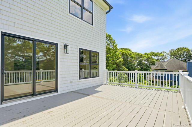 333 Concord Court, Dix Hills, NY 11746