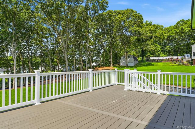 333 Concord Court, Dix Hills, NY 11746