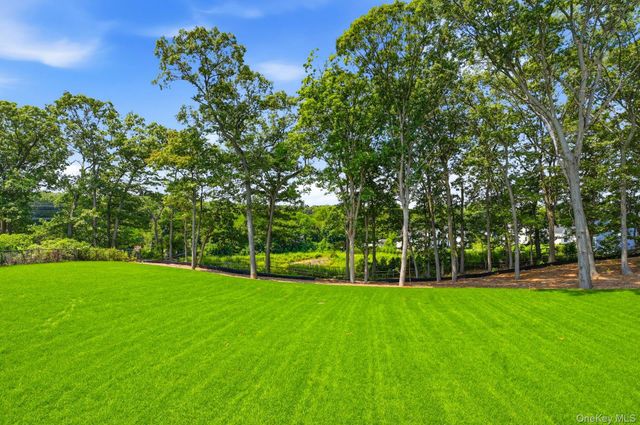 333 Concord Court, Dix Hills, NY 11746