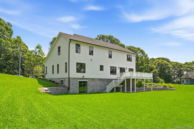 333 Concord Court, Dix Hills, NY 11746