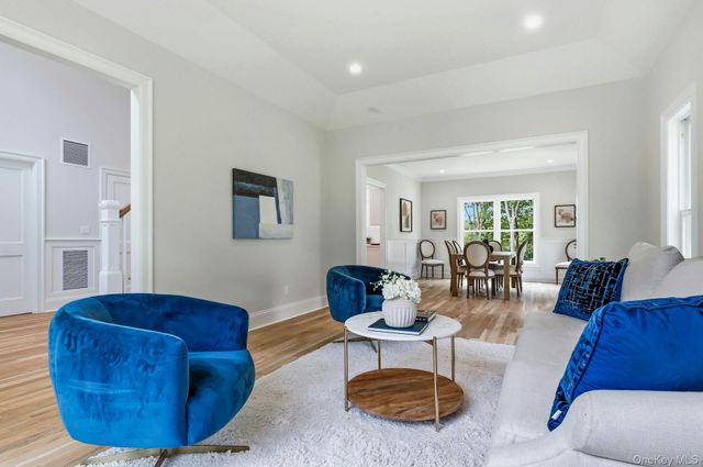 333 Concord Court, Dix Hills, NY 11746
