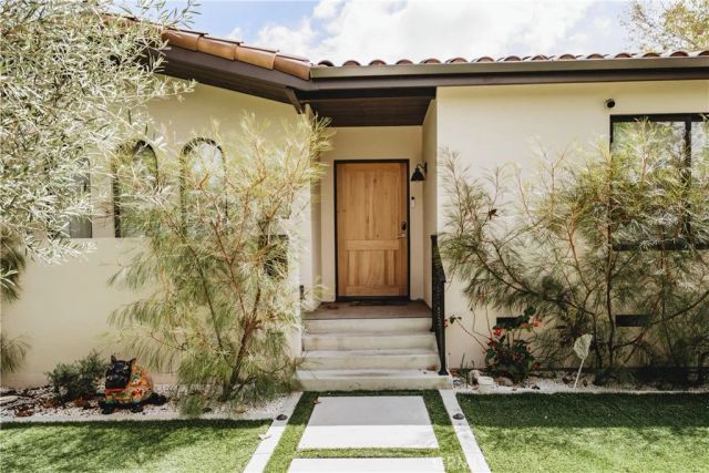 642 N Cahuenga, Los Angeles, CA 90004