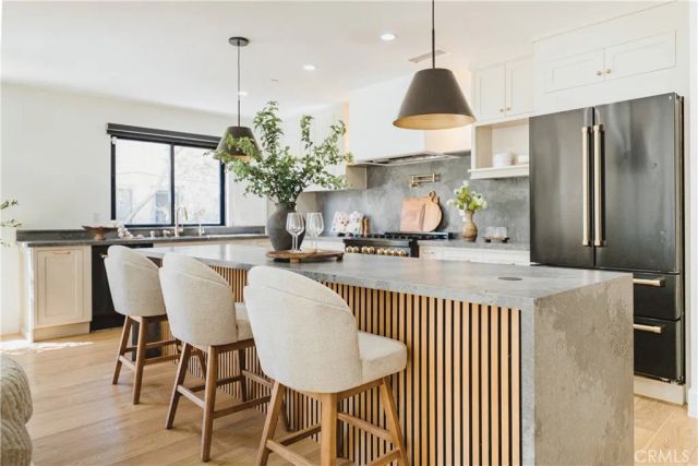 642 N Cahuenga, Los Angeles, CA 90004