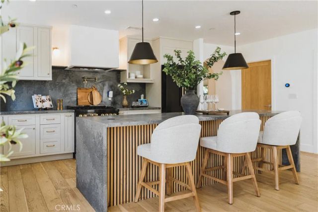 642 N Cahuenga, Los Angeles, CA 90004